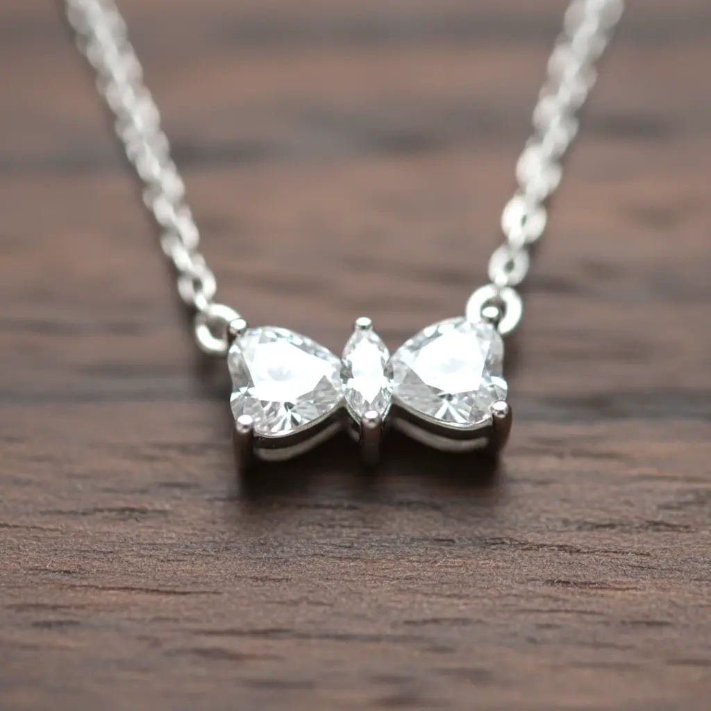 Collar Forma de Moño Plata 03.webp