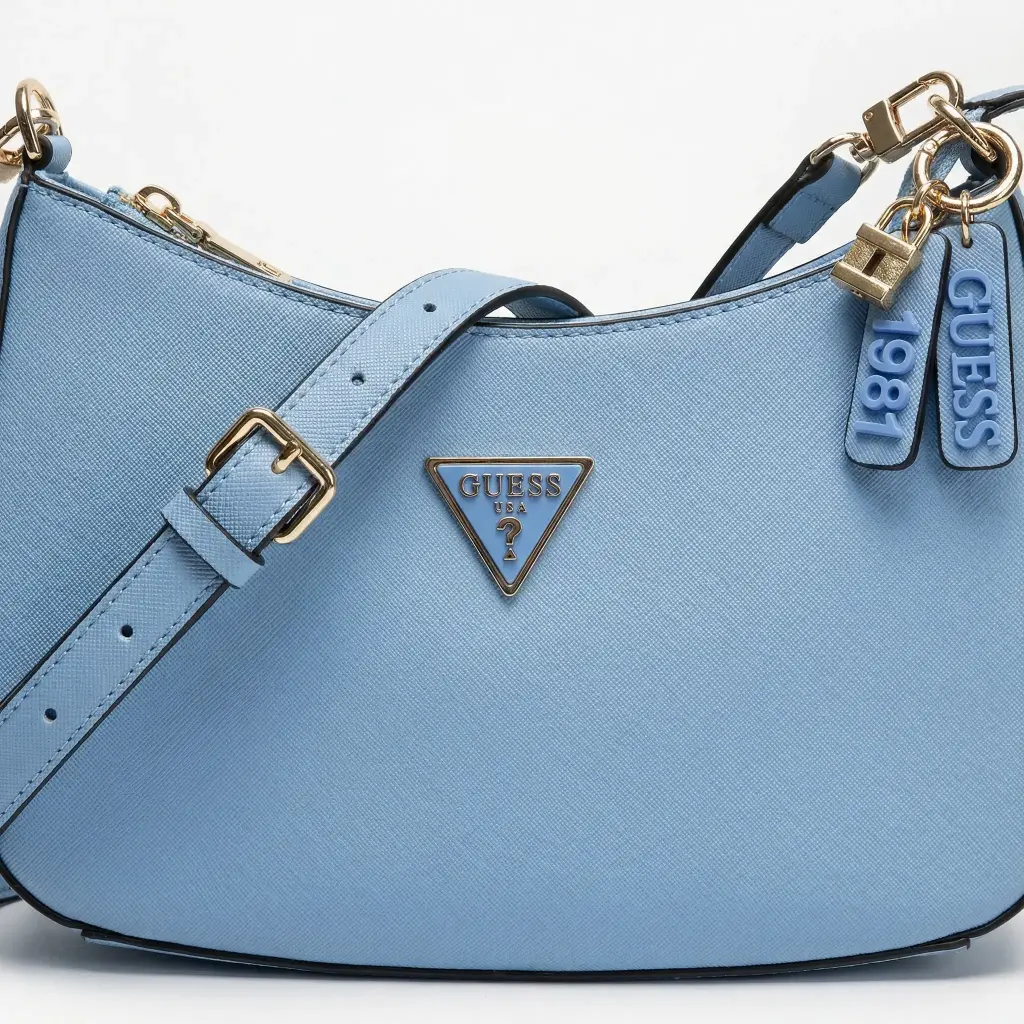 Bolso de hombro Polipiel Noelle (Inspiración guess) Celeste 05.webp