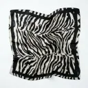 Pañuelo cuadrado con estampado cebra