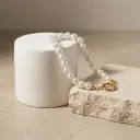 Pulsera con perlas blancas medianas 