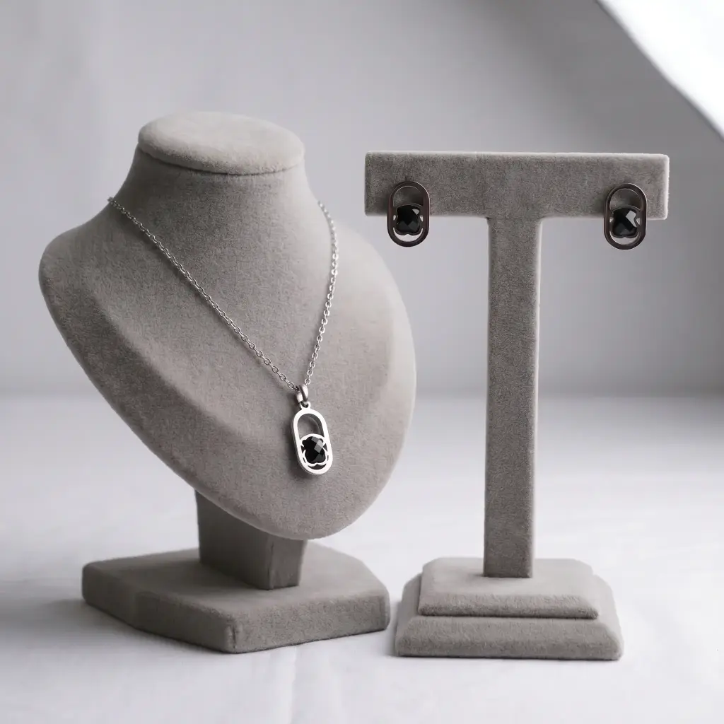 Conjunto colgante y pendientes Negras Camille Plata (Inspiración Tous)