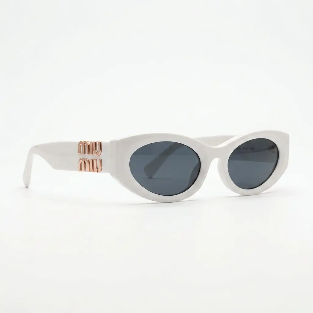Gafas de sol ovaladas Blancas logotipo metálico (Inspiración Miu Miu)