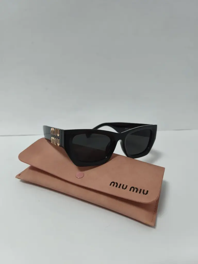 Gafas de sol recta ngular logotipo dorado (Inspiración Miu Miu)