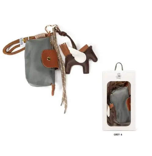 [00008353] Llavero Charms Bolsito Gris